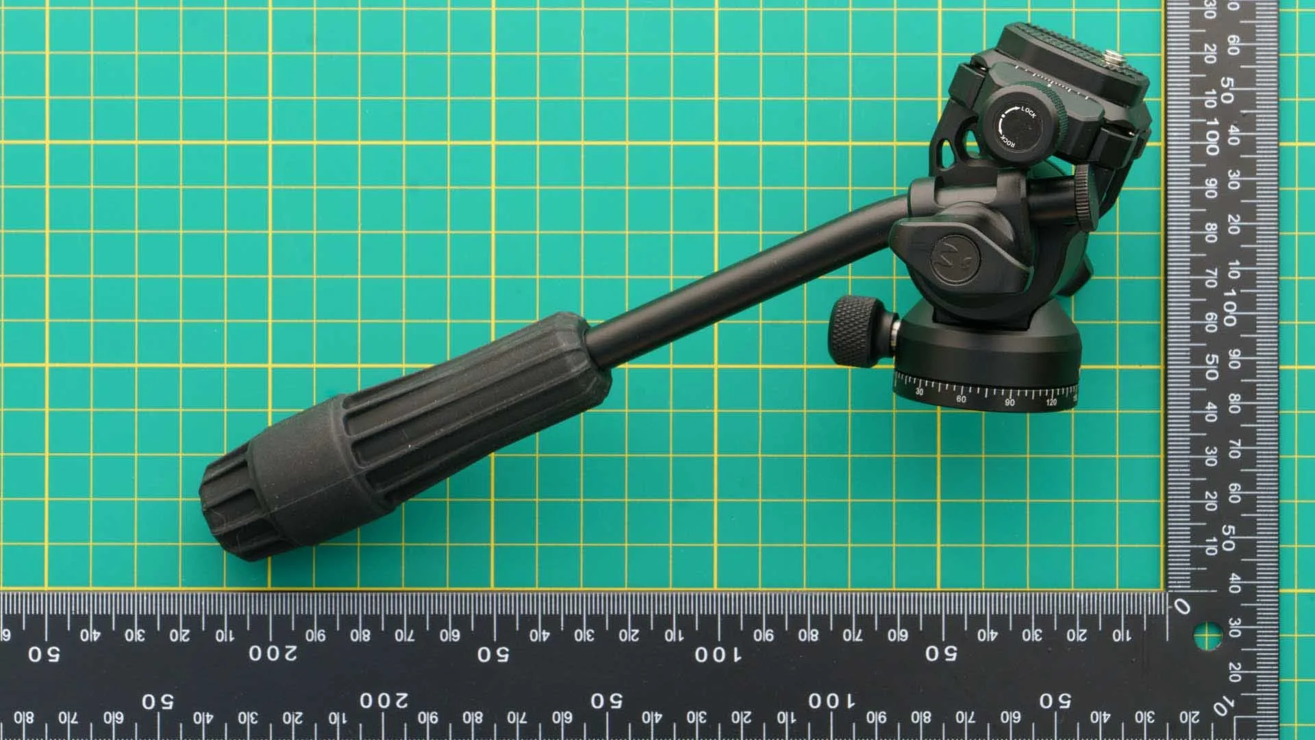  The 3 Legged Thing AirHed Trinity is surprisingly small, but it’s made from magnesium alloy which makes it strong and durable. 