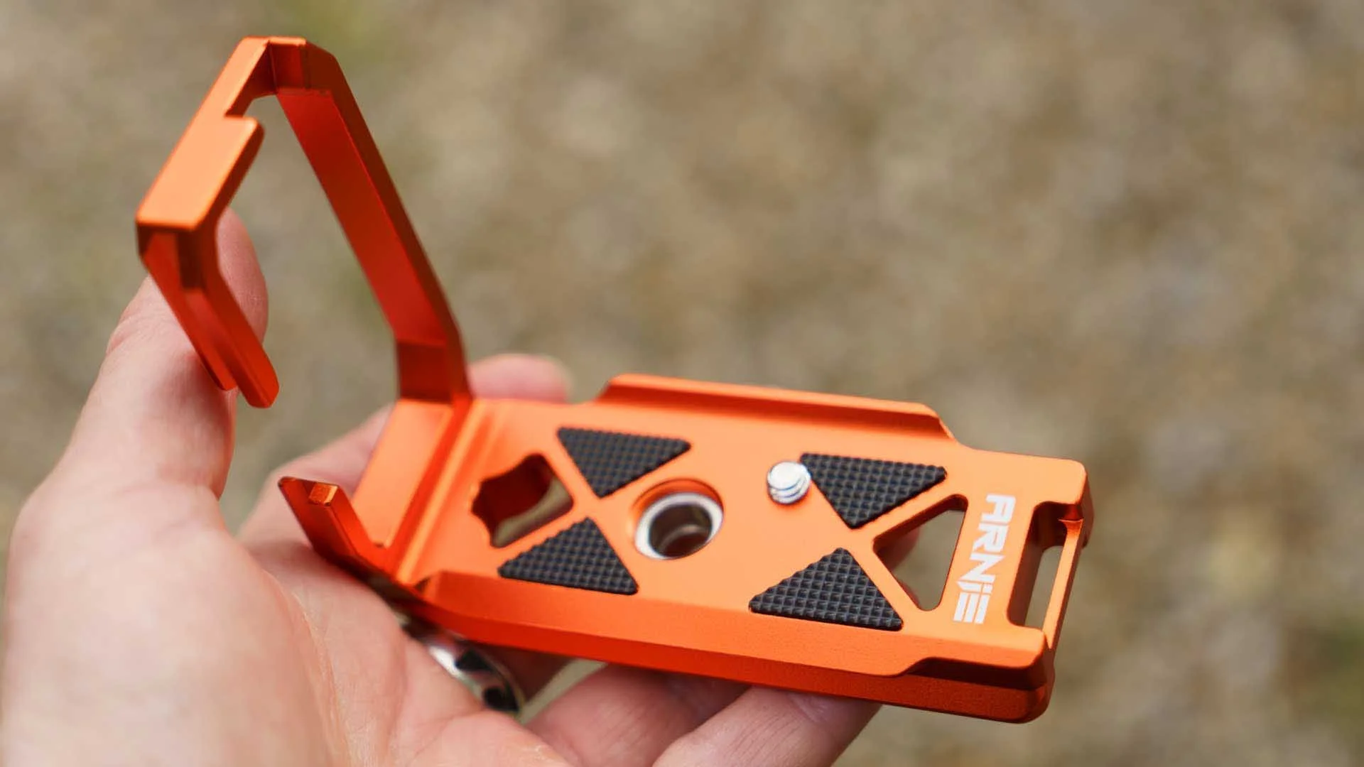  The 3 Legged Thing Arnie is made from aerospace-grade magnesium alloy, which means it is strong yet lightweight. 