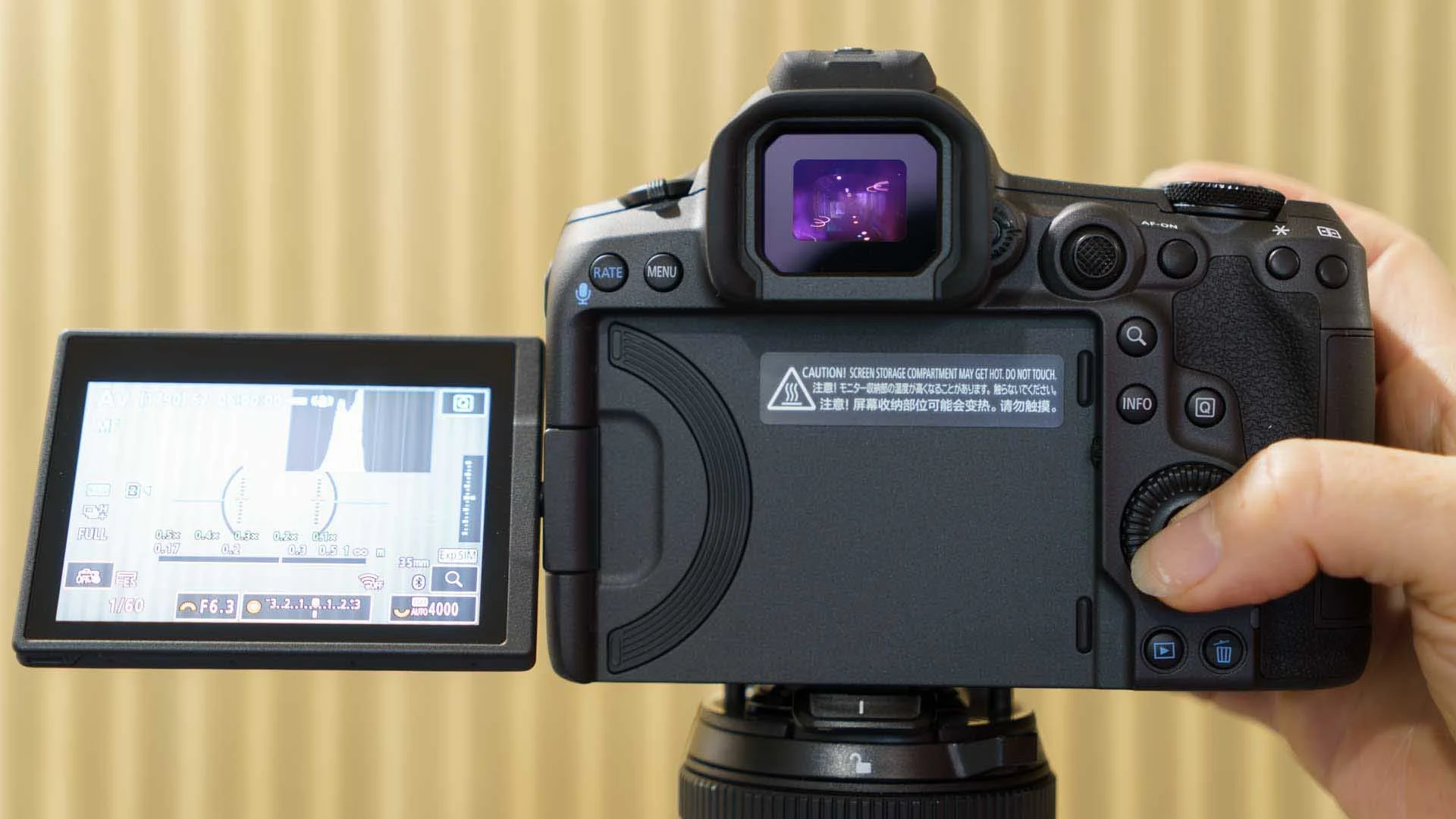  The large control dial on the back of the R5 II is easy to operate with your fingers on the grip and shutter button. 