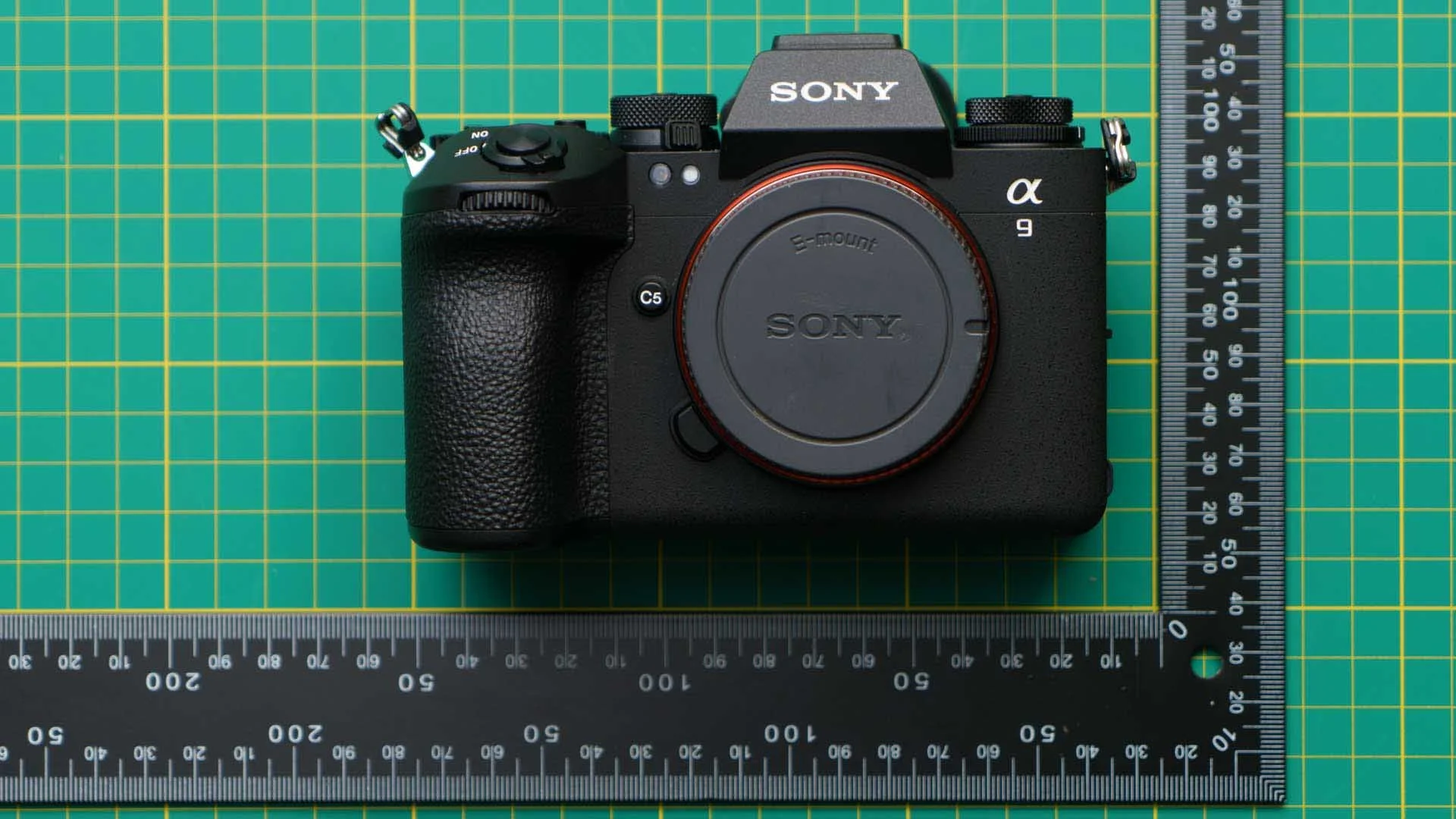  The Sony A9 III is a few millimetres wider than its predecessor, giving more space between the grip and the lens mount. 