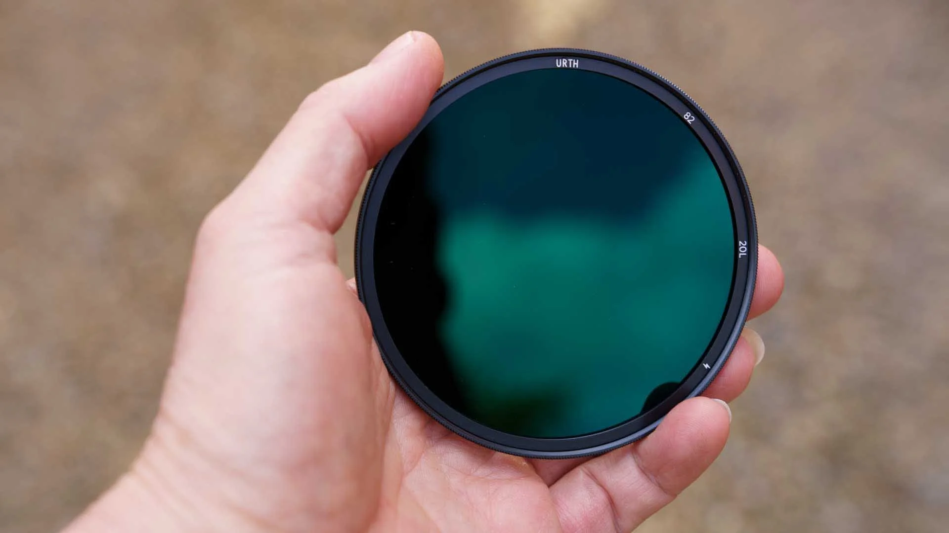  The filters in the Urth Magnetic ND Selects Filter Kit Plus+ are made from German Schott glass  with magnesium alloy rims. 