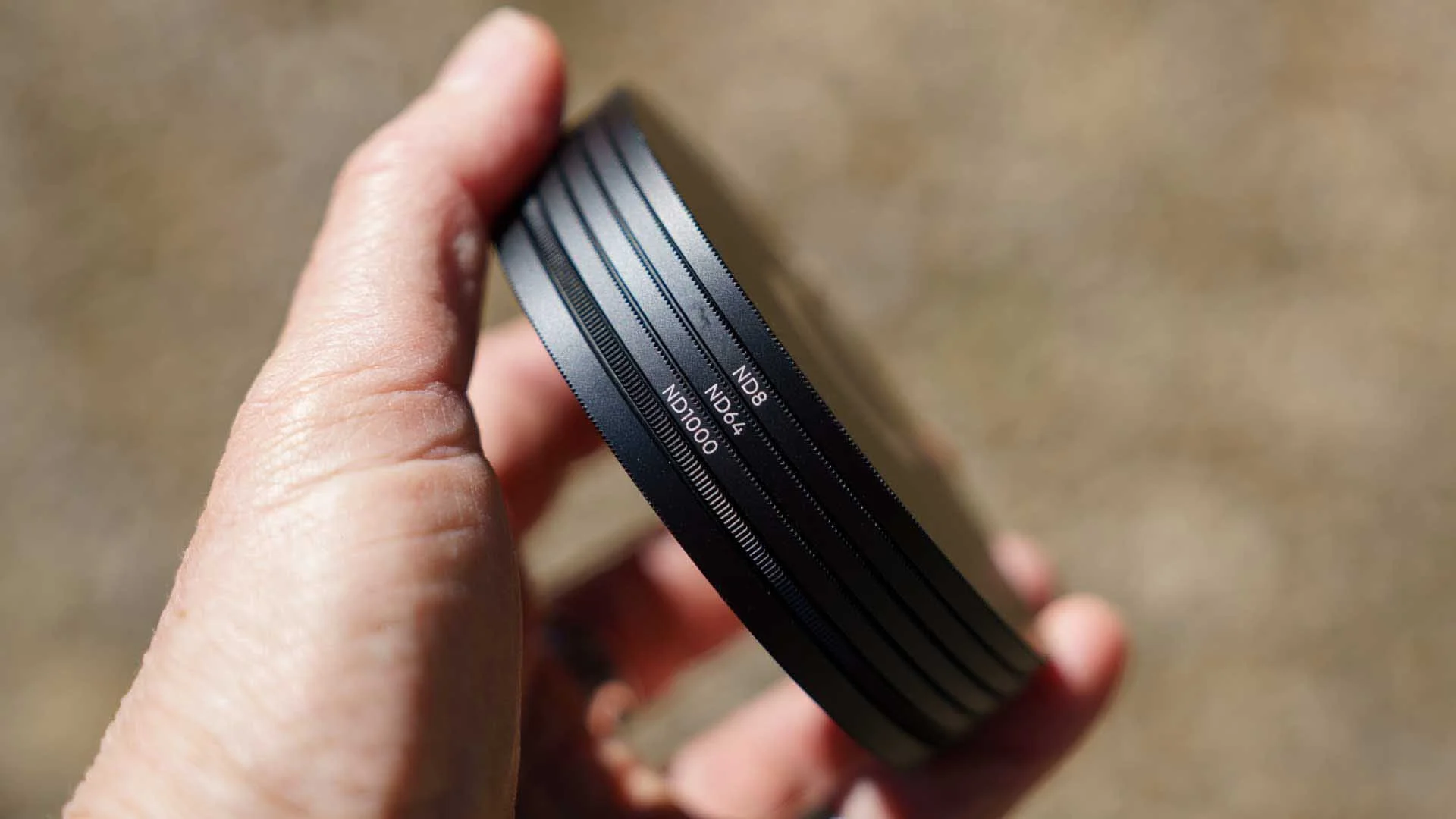  The Urth Magnetic ND Selects Filter Kit Plus+ holds together through magnetic attraction, making it easy to transport between shoots. 