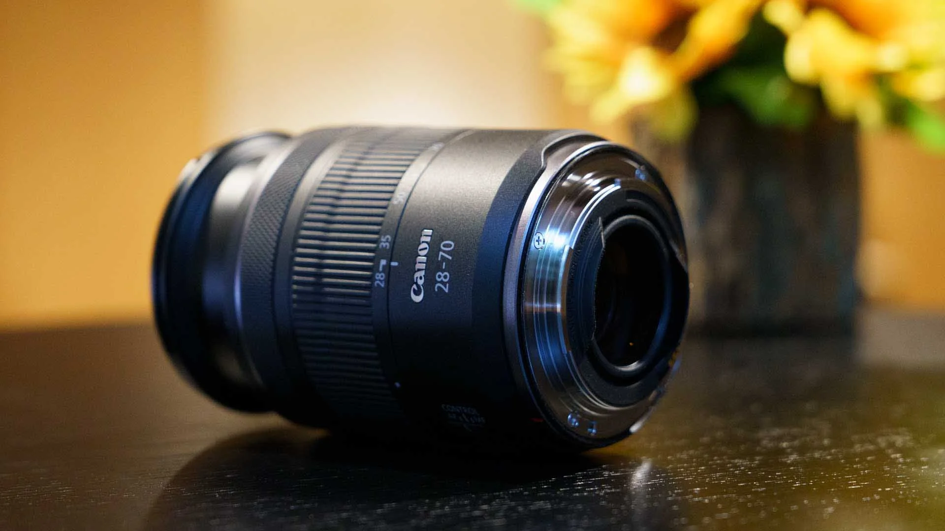  The Canon RF 28-70mm F2.8 IS STM has a metal mount rather than plastic. 