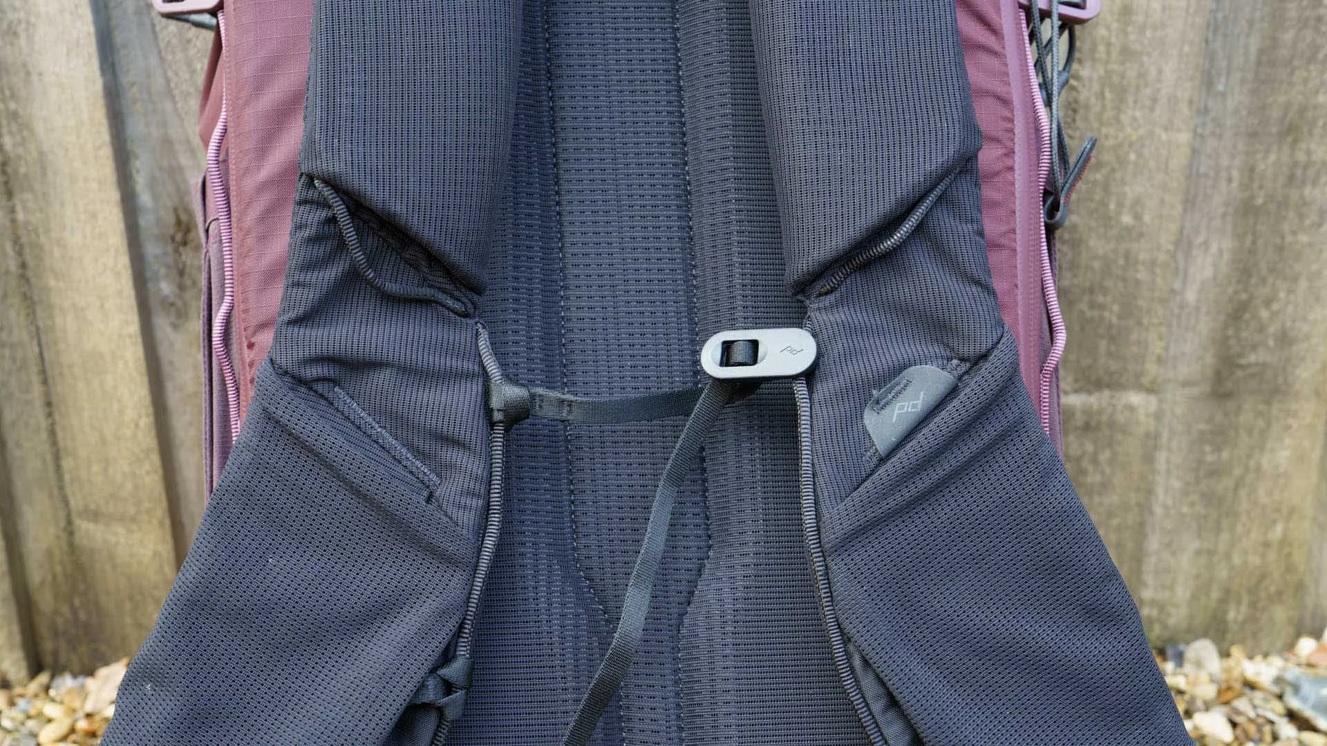 The sternum straps have a simple but very effective attachment mechanism. The clip on the right is a hook that catches on a loop on the shoulder strap. It can take a few attempts to attach it the first time, but after then the loop pulls away from the shoulder strap a little, making it easier.