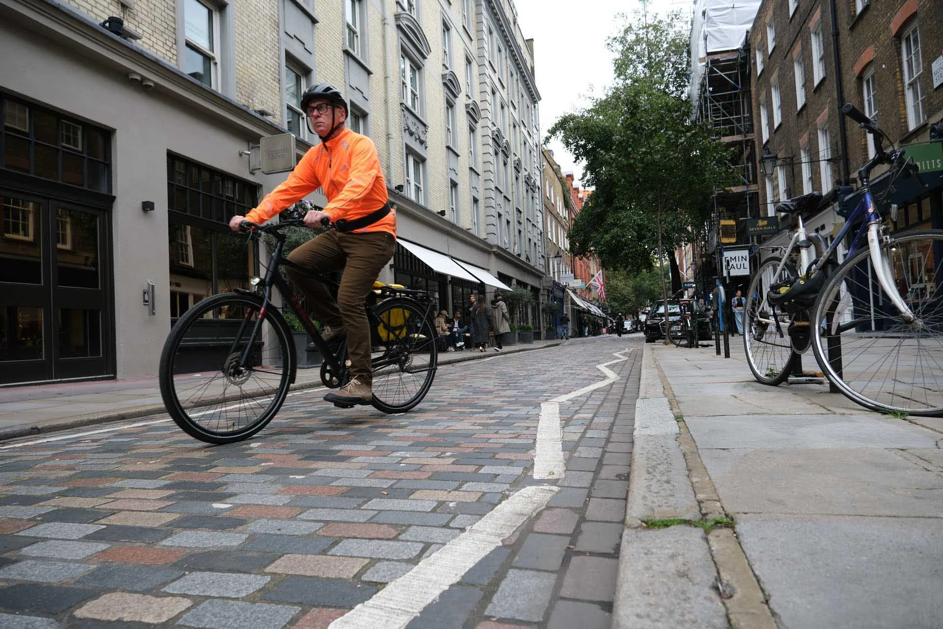  The Face/Eye detection does a good job of detecting the subject from a distance and sticky with it as you compose the shoot and shoot. Camera: Fujifilm X-M5, Lens: XC 15-45mm F3.5-5.6 OIS PZ, Exposure: 1/220 sec at F/3.5, ISO 160. 