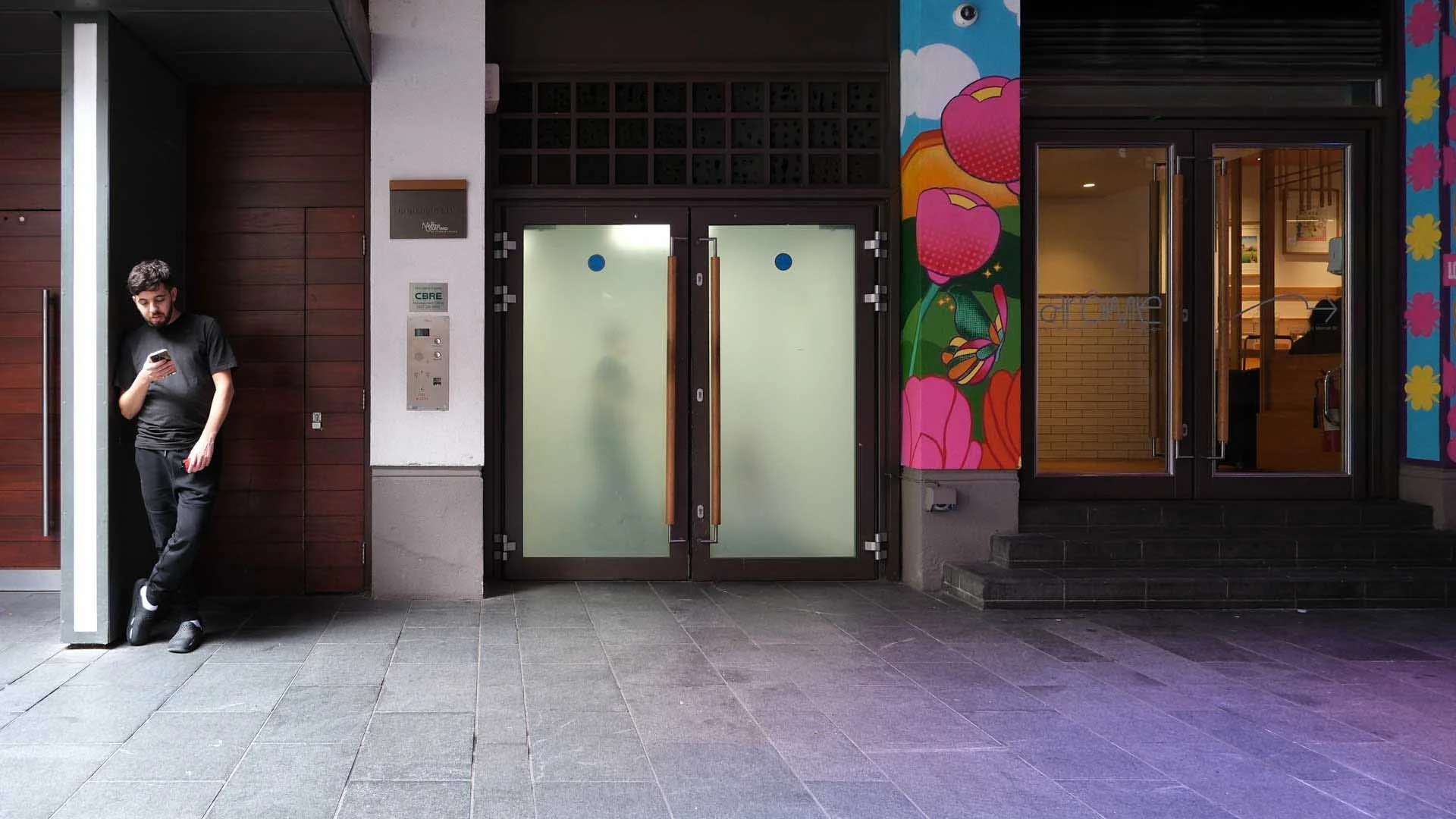  The Fujifilm X-M5 is very small and discrete, which is useful for street photography. Camera: Fujifilm X-M5, Lens: XC 15-45mm F3.5-5.6 OIS PZ, Exposure: 1/100 sec at F/3.5, ISO 1000. 