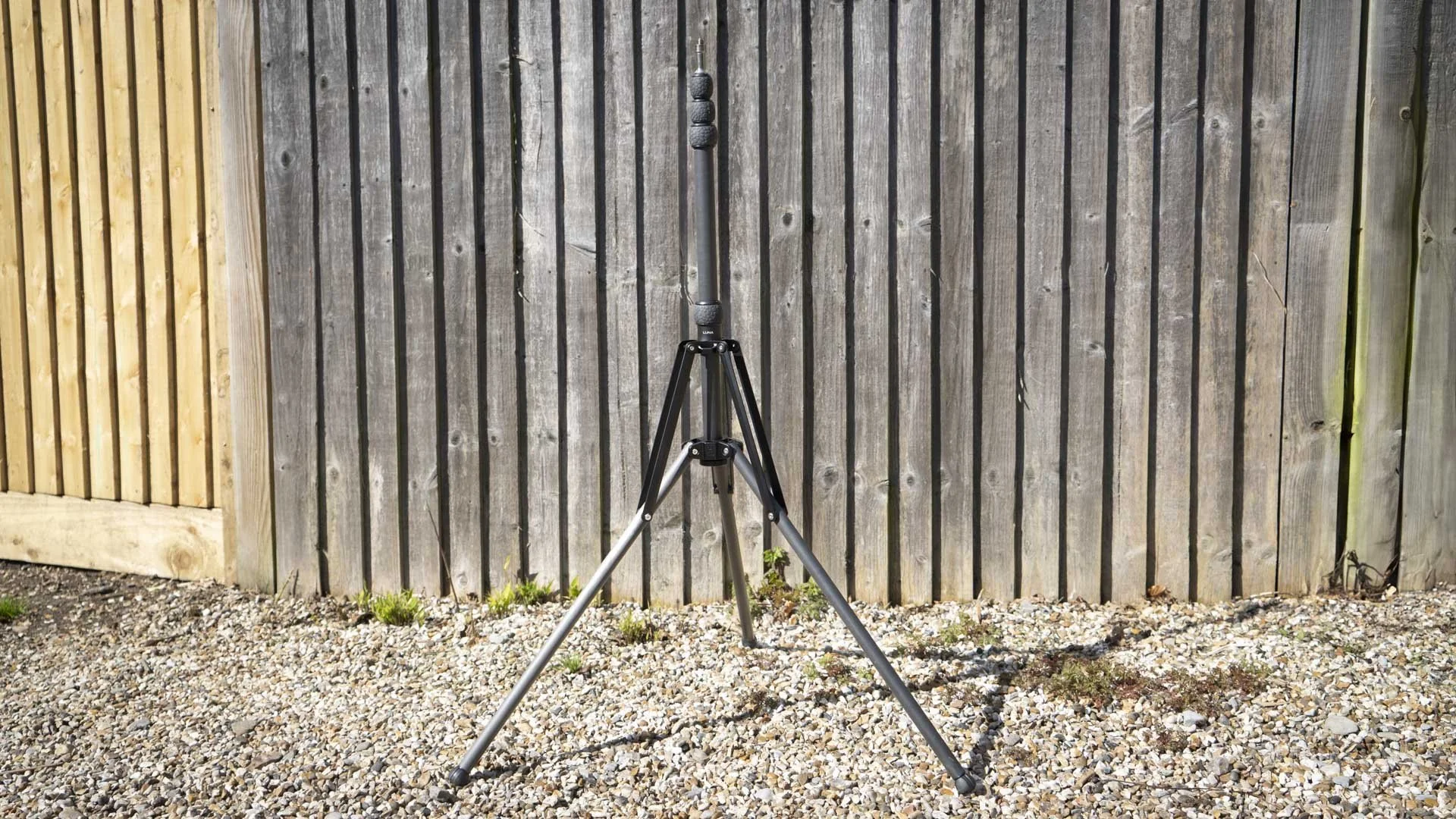  The 3 Legged Thing Luna has three chunky locks, the lowest one locks the legs in position. 