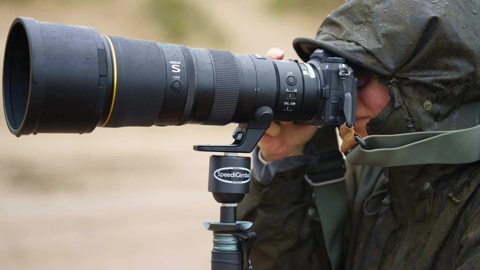  The SpeediGimbal is quick to set-up and use. It and the monopod take the weight of a heavy camera and lens off your arms while giving freedom to pan and tilt the lens. 