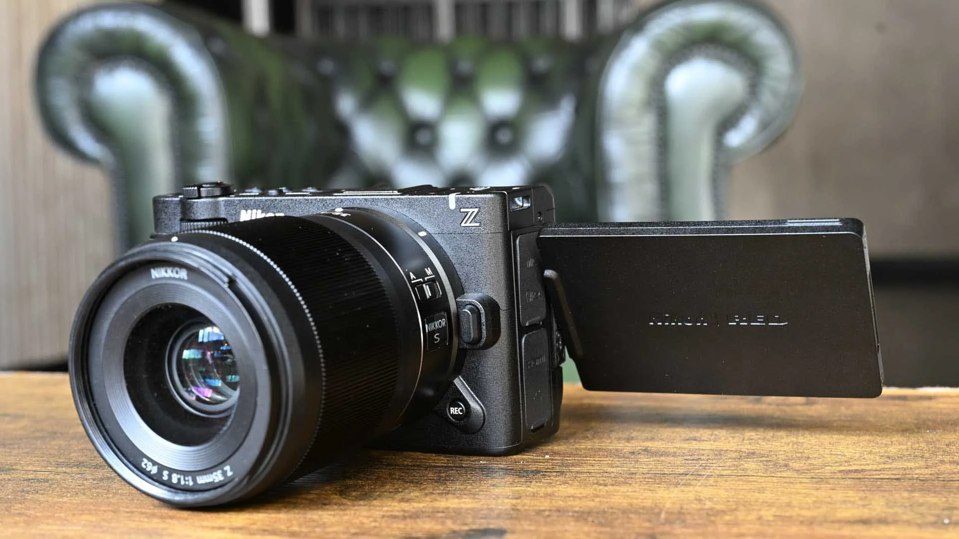  Although it doesn’t have a viewfinder, the ZR has a 4-inch screen that shows DCI-P3 colour and has 1000-nit brightness. 