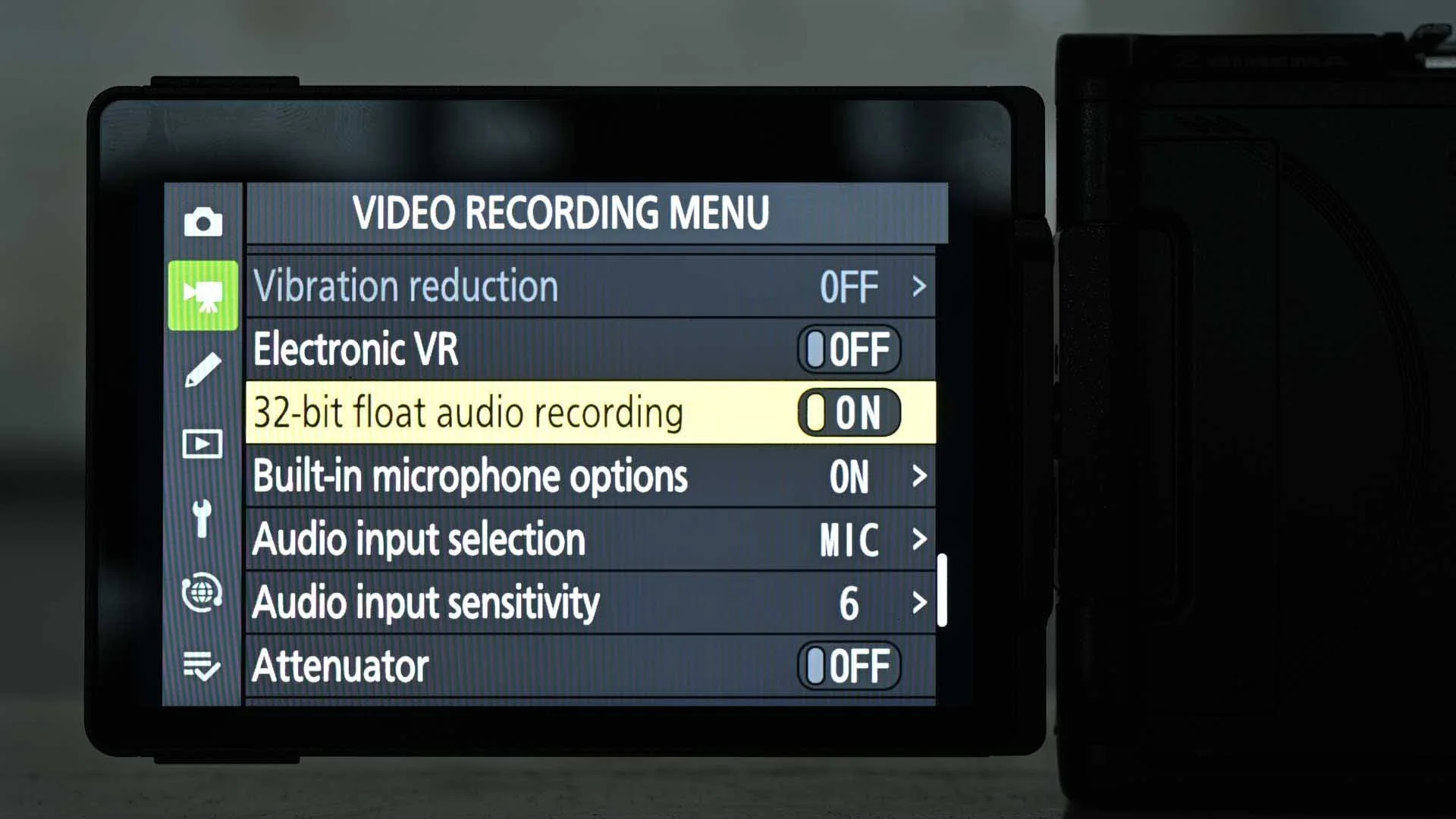 Having a 32-bit float option for the audio recording means the ZR is capable of recording a great range of sound levels without clipping. 