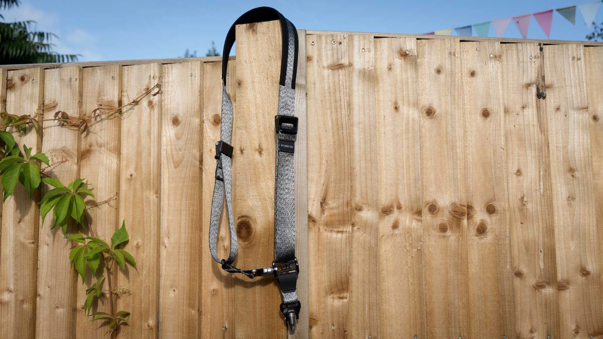  The Swivel connector attaches to the  four-axis QD Buckle to create a loop that passes around your body or over your head/shoulder. 