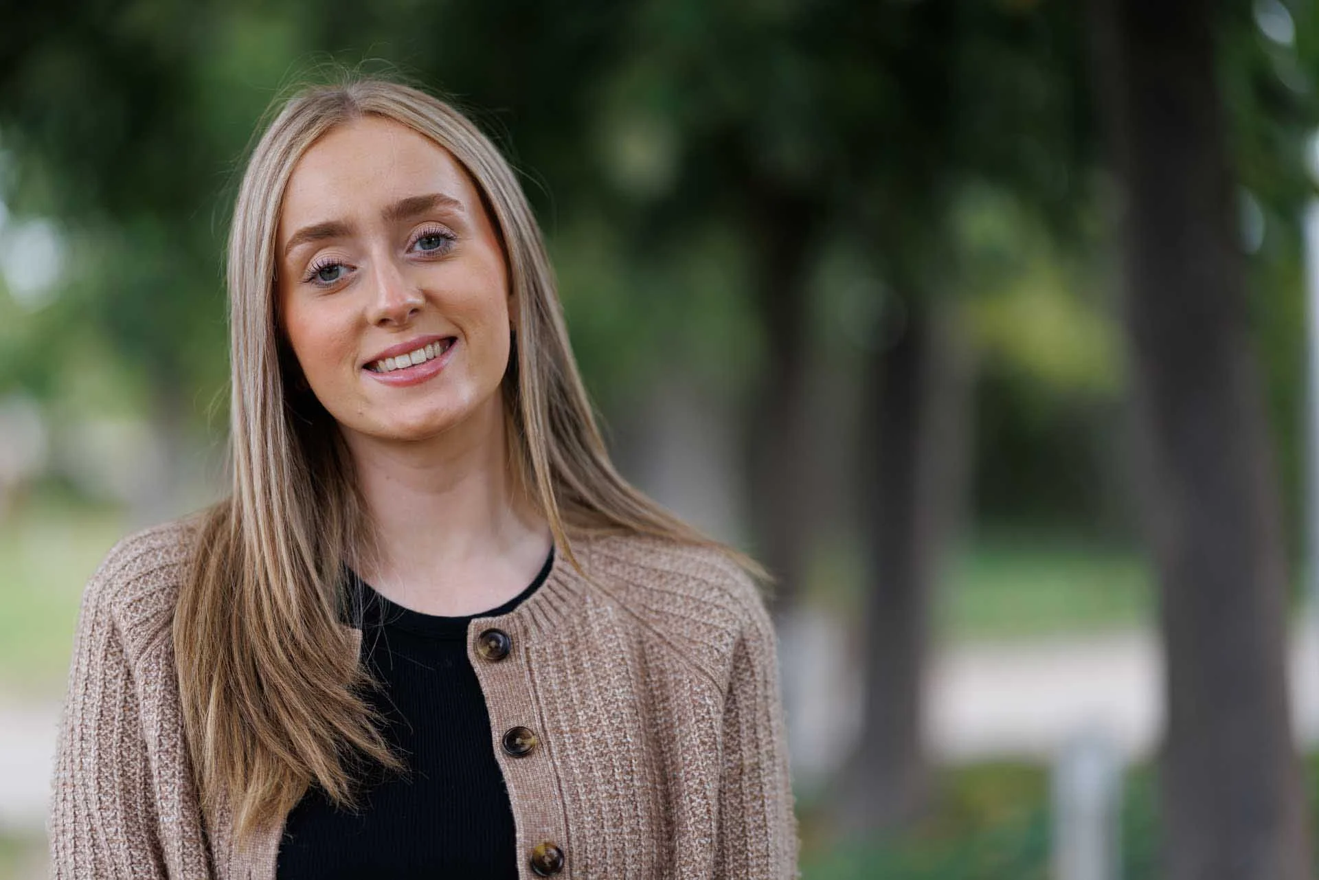  Going in close for a head and shoulders portrait really throws the background out of focus, but there’s lots of sharp detail in the eyes and skin.  Image Credit: Angela Nicholson, Camera: Canon EOS R5 Mark II, Lens: Canon RF 85mm F1.4L VCM at 1/640 sec, f/1.4 and ISO 100. 