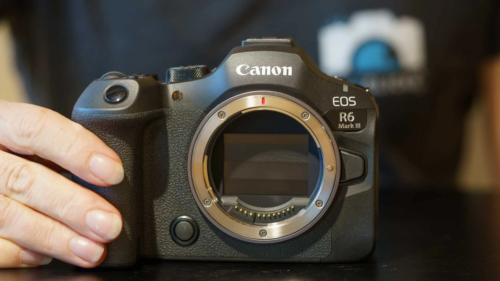  Like it’s predecessor, the R6 III has a deep, comfortable front grip with a textured coating for added purchase. 