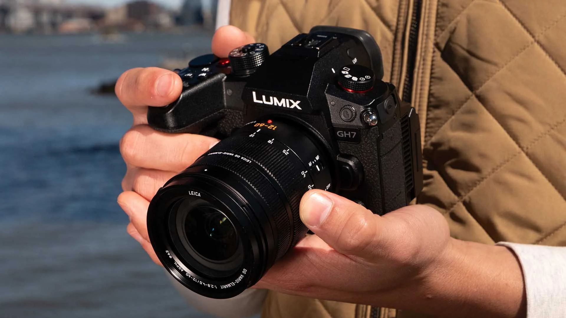  Although it’s a Micro Four Thirds camera, the Lumix GH& is still fairly large. 