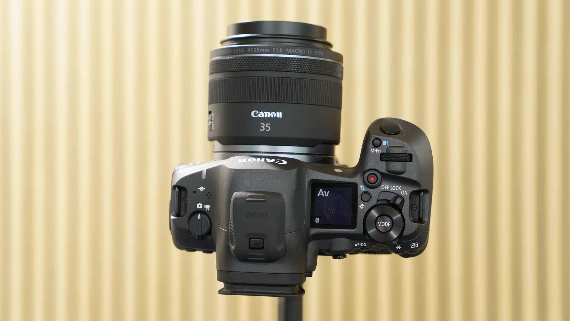  The Canon EOS R5 Mark II is very simialr to the R5 externally, but there’s a lot different on the inside. 