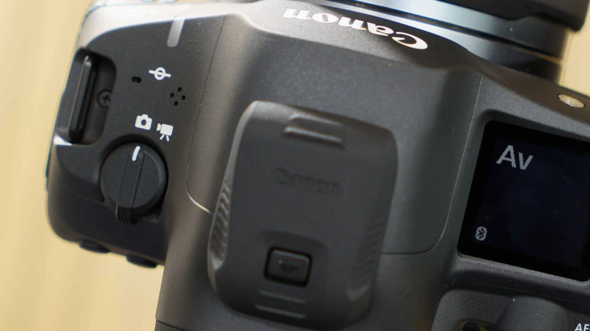  The place occupied by the power switch on the R5 is the photo/video switch on the Canon R5 II. 