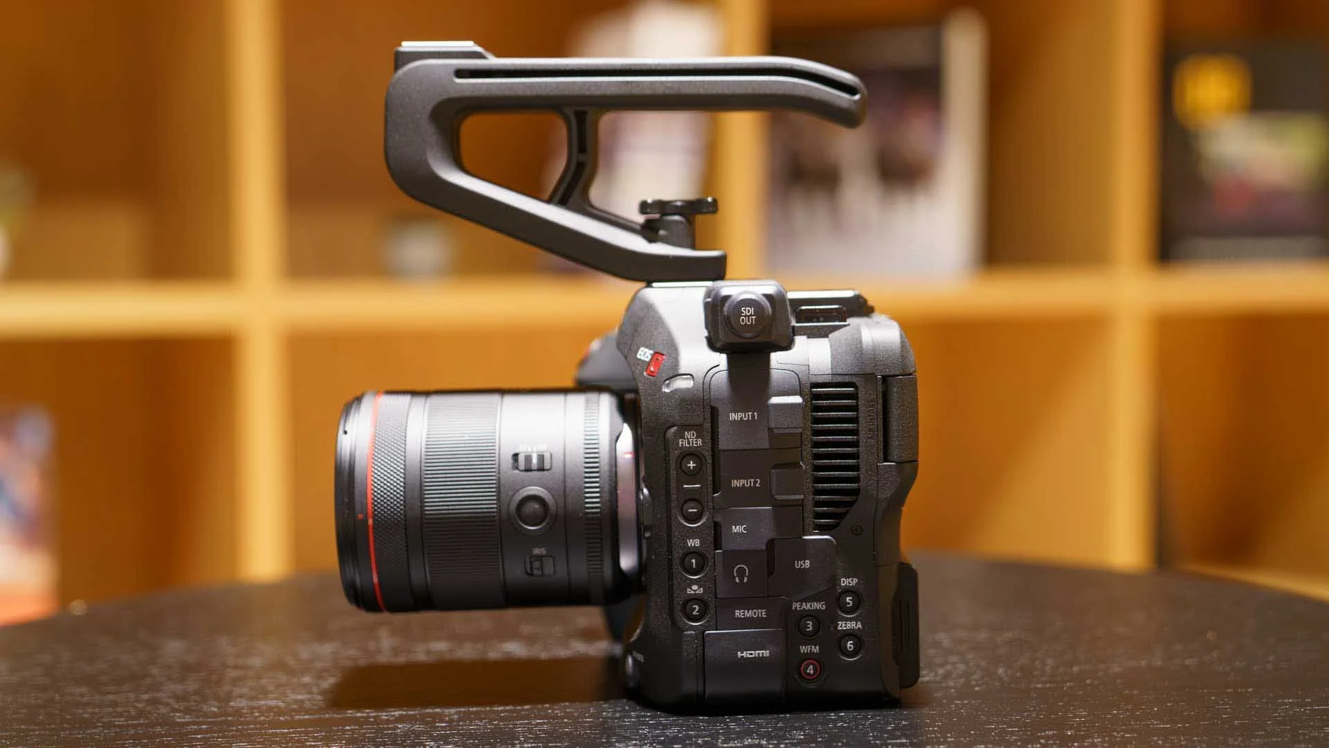  The detachable top-handle makes the C80 comfortable to hold for 'run-and-gun' recording. 