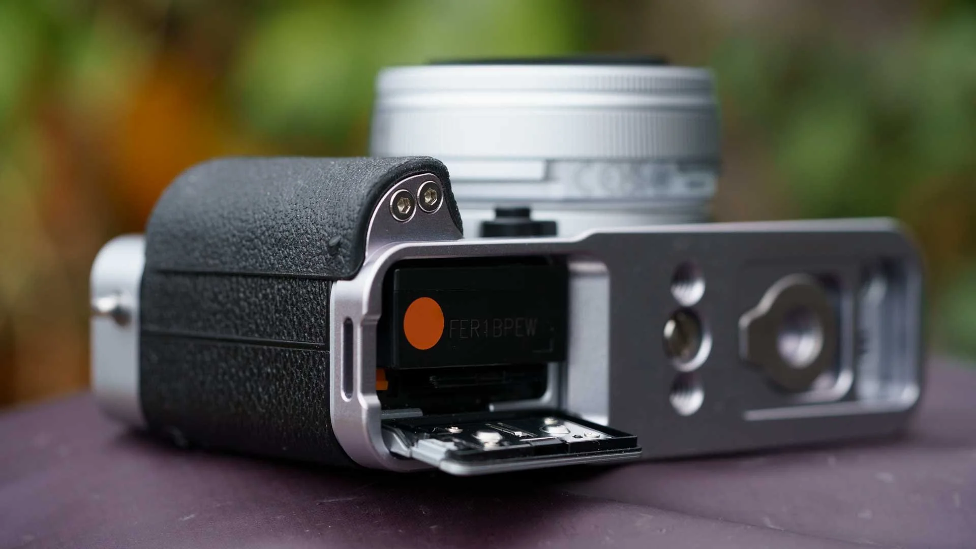  As I mentioned earlier, the cut-out in the SmallRig plate allows full access to the camera’s battery and memory card. 