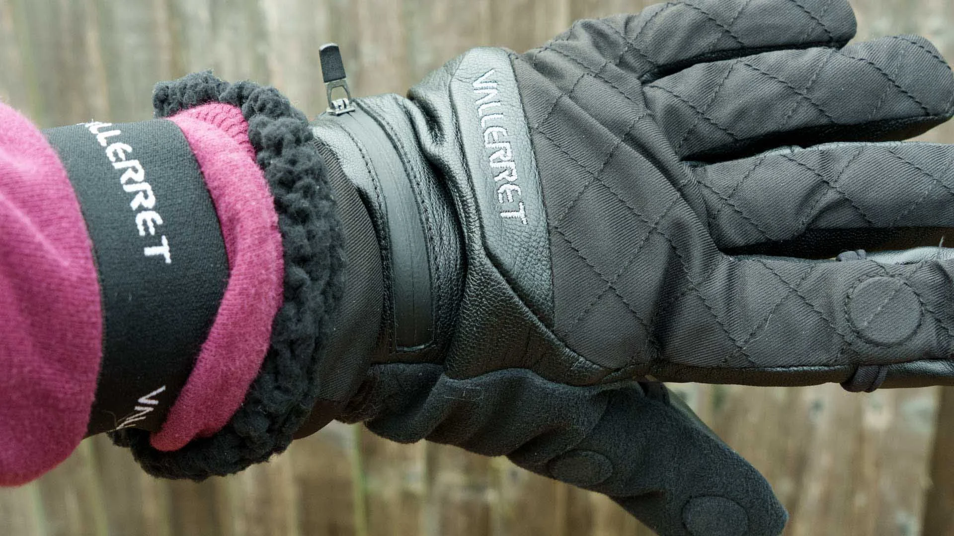 The cuff is fleece-lined and there’s a removable elasticated loop to keep your gloves close at hand when you take them off.