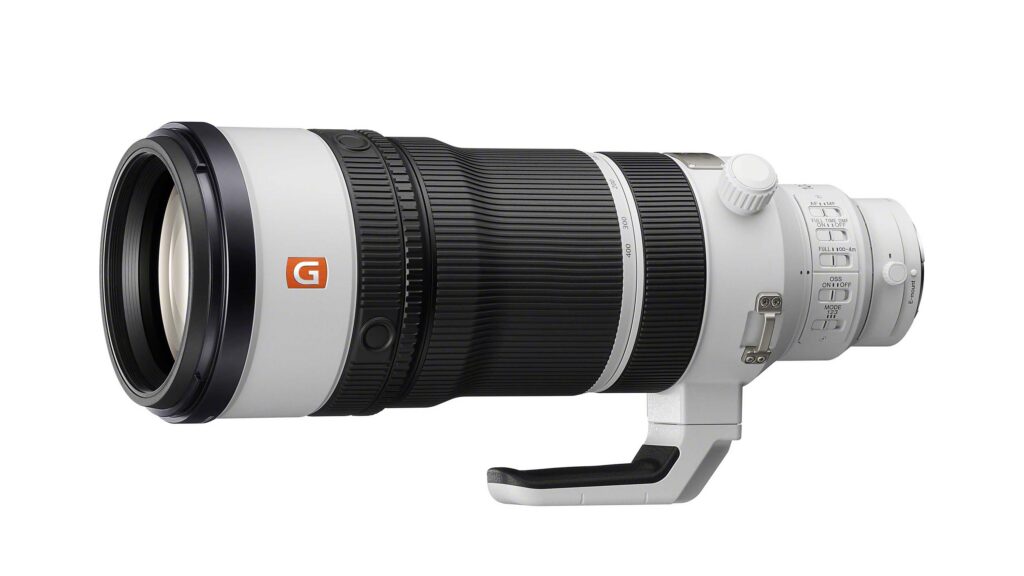 Sony FE 100–400mm F4.5 GM OSS telephoto zoom lens shown in side profile with tripod collar attached against a light gray background.